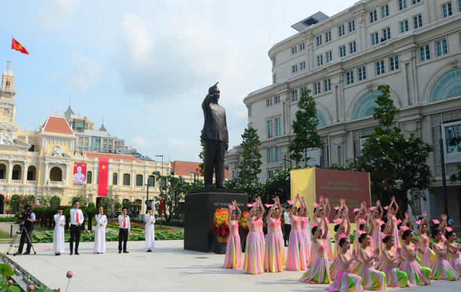 TP.HCM:[-]Khánh[-]thành[-]tượng[-]đài[-]Chủ[-]tịch[-]Hồ[-]Chí[-]Minh